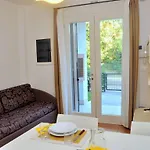 Wonderful Flat With Solarium And Swimming Pools Апартаменти
