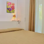 Wonderful Flat With Solarium And Swimming Pools Апартаменти