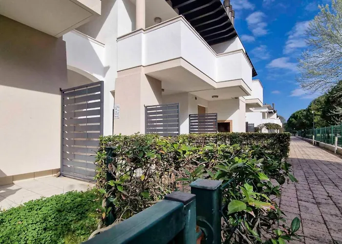 Wonderful Flat With Solarium And Swimming Pools Διαμέρισμα