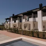 Wonderful Flat With Solarium And Swimming Pools Apartmán