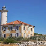 Apartmán Wonderful Flat With Solarium And Swimming Pools