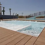 Wonderful Flat With Solarium And Swimming Pools Apartmán