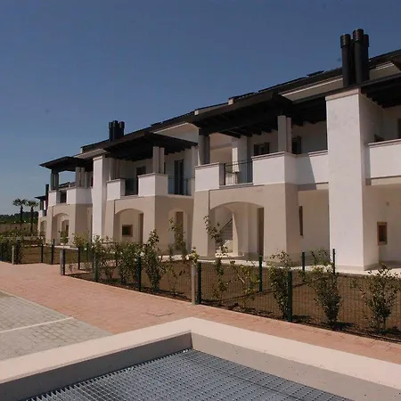 Wonderful Flat With Solarium And Swimming Pools Lägenhet