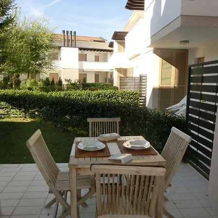 Apartmán Wonderful Flat With Solarium And Swimming Pools