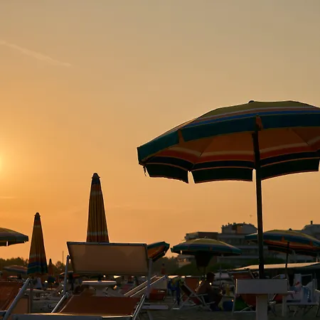 Wonderful Flat With Solarium And Swimming Pools Bibione