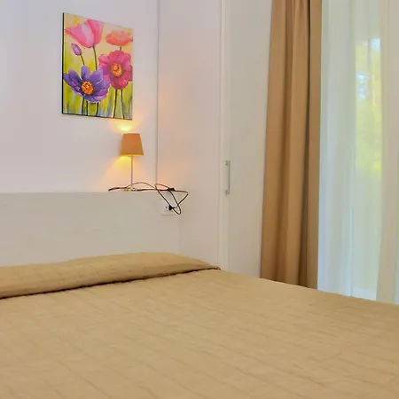 Wonderful Flat With Solarium And Swimming Pools Lägenhet