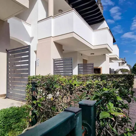 Wonderful Flat With Solarium And Swimming Pools Apartmán