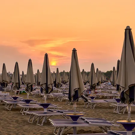Wonderful Flat With Solarium And Swimming Pools Bibione