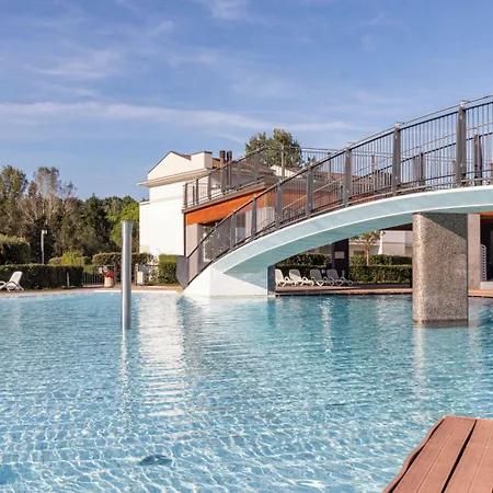 Wonderful Flat With Solarium And Swimming Pools Apartmán *