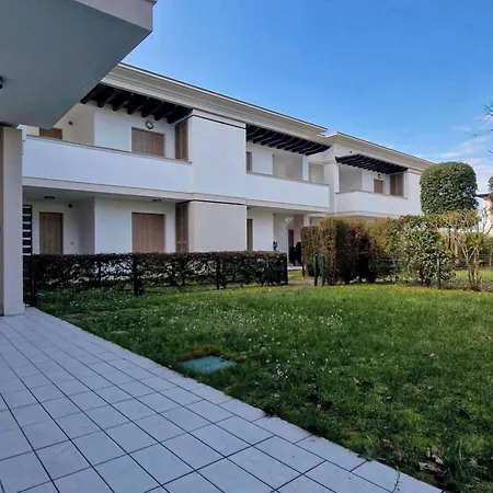 Wonderful Flat With Solarium And Swimming Pools Bibione