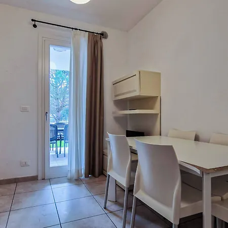 Wonderful Flat With Solarium And Swimming Pools